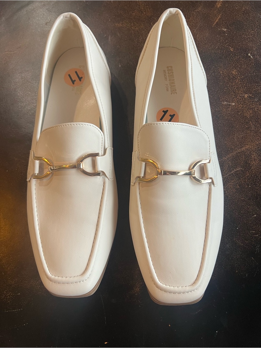 Women’s Cream Cushionaire Loafers Size 11